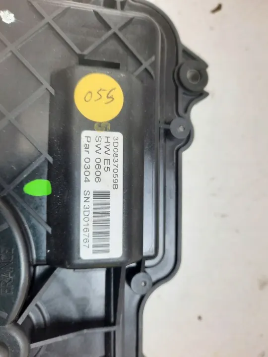 Bentley dörrstängningsmotor OEM 3D0837059B image 6
