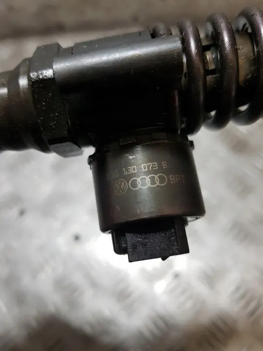 VW OEM 03G130073B 0414720402 Spolarpump Begagnad image 5