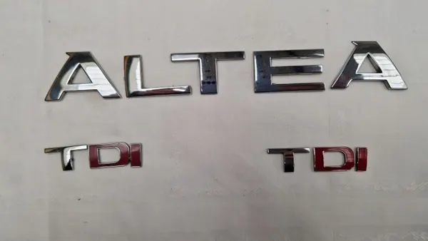 OEM 5P0853687L739 Letras Prata/Crómio - Usado image 2