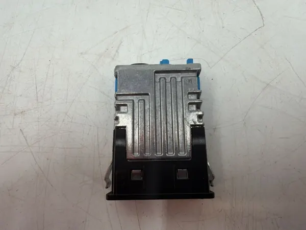 Prise USB BMW OEM 529701 pour Série 3 G20 G21 image 4