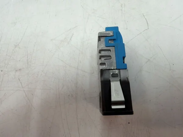 Prise USB BMW OEM 529701 pour Série 3 G20 G21 image 5