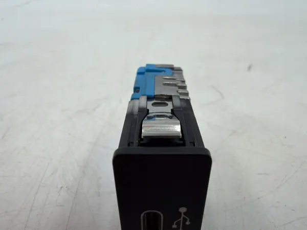 Prise USB BMW OEM 529701 pour Série 3 G20 G21 image 8