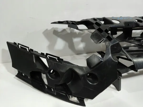 Ford Connect OEM Puskurin Kiinnitysvahvistus Etu image 3