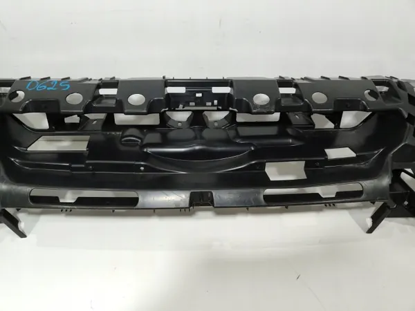 Ford Connect OEM Puskurin Kiinnitysvahvistus Etu image 5