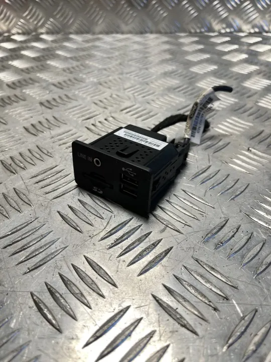 Tomada USB/AUX/SD OEM EM2T-14F014-AB para Ford Edge image 2