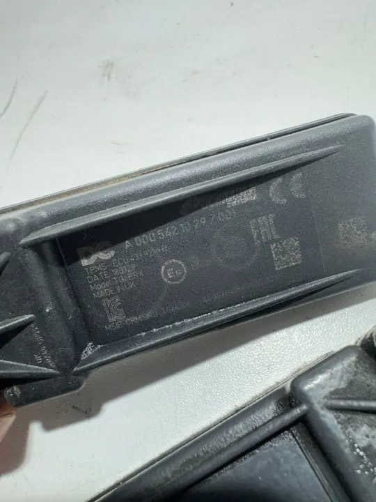 Capteur de Pression des Pneus Mercedes Actros MP 4 MP 5 A0005421029 image 2