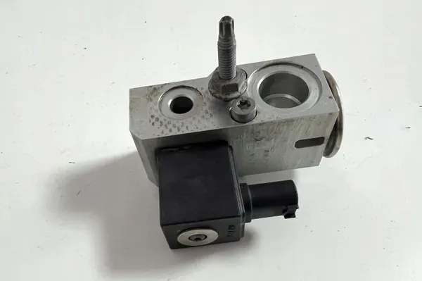 Válvula de expansão A/C BMW OEM 9394286 - Usado image 3