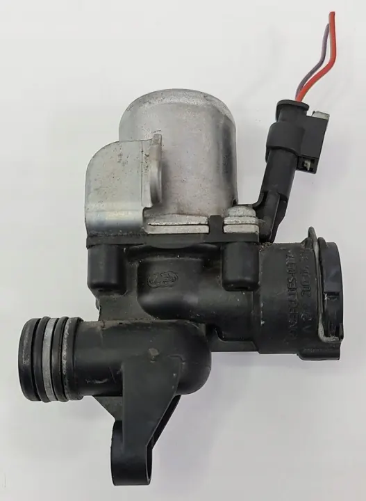 Válvula de agua Mercedes OEM A2722000031 - Usado image 2
