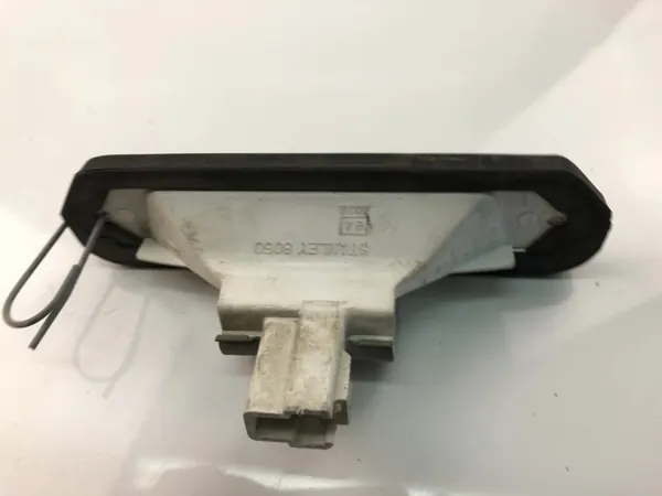 Cadre d'éclairage plaque OEM 8050 pour Kia Sorento I image 4
