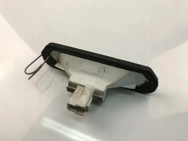 Cadre d'éclairage plaque OEM 8050 pour Kia Sorento I image 5