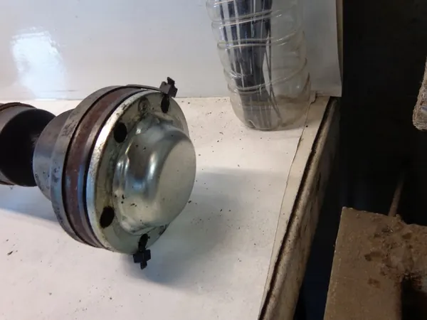 VOLVO XC70 2 II 2.4 D5 Drivaxel P30787840 image 3