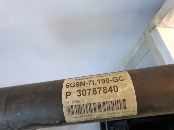 VOLVO XC70 2 II 2.4 D5 Drivaxel P30787840 image 8