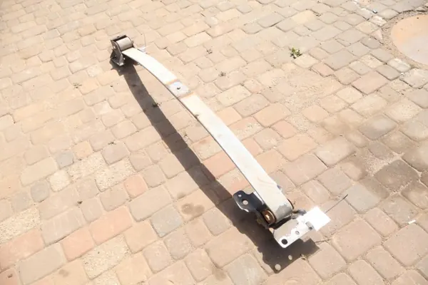 Linke Hinterfeder für Nissan NV400 - OEM Teil image 3