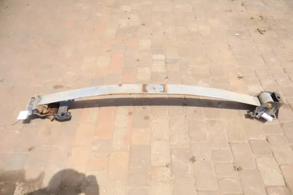 Linke Hinterfeder für Nissan NV400 - OEM Teil image 4