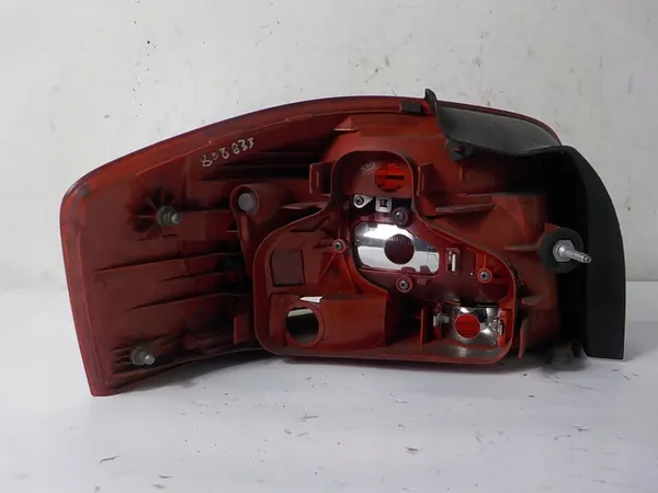 Audi OE 8P4945096E Luz Trasera Derecha image 3