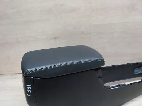 RAV4 IV PODŁOKIETNIK SKÓRA - Toyota OEM Armsteun image 3