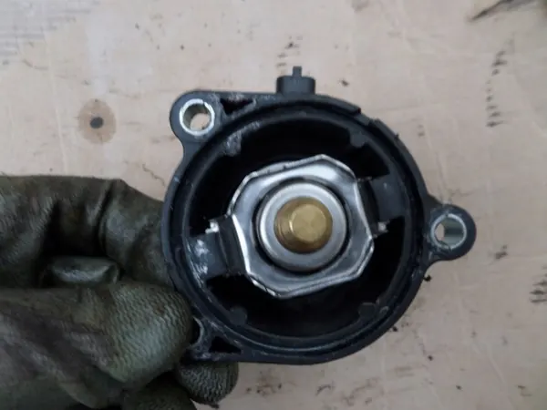 Carcasa de termostato Opel Corsa D Astra J A14XER image 3