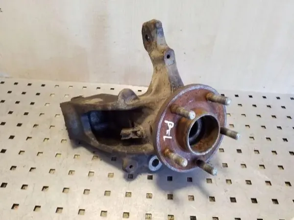 Ford Focus 2016 Moyeu Roue Avant Gauche OEM AV613K171 image 2