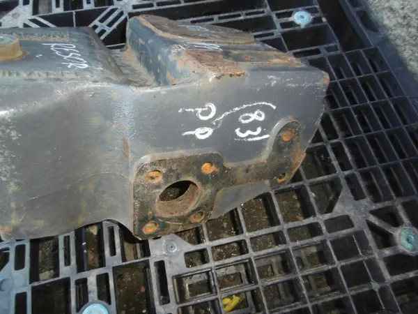 Spring Mounting Bracket OEM 5010574078 Right Front image 4
