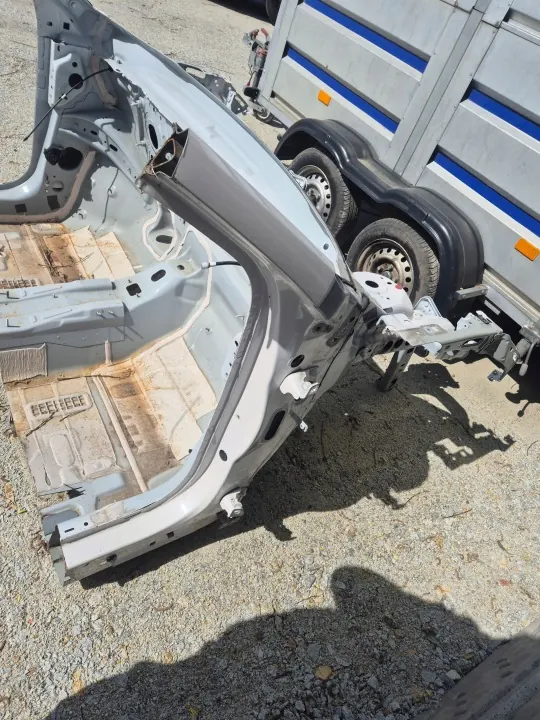 OEM 436332 Oikea pilarikansi Ford Kuga mk3:lle image 2