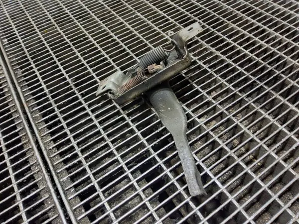Suzuki Jimny motorkapslot OEM SKE57740 - Gebruikt image 5