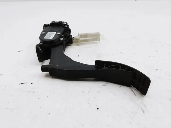 Accelerator Pedal Volkswagen Golf IV 2000 image 2