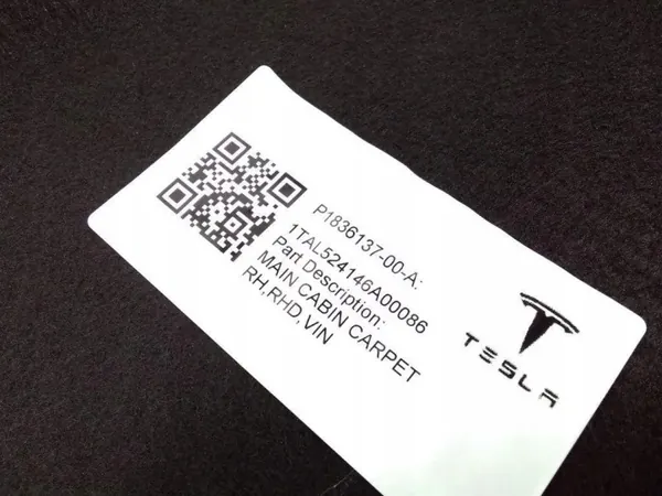 Tesla Model 3 2024 OEM 183613700A Vorderer Fußmatte image 4