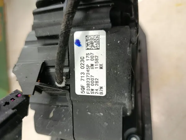 Selector de Cambios Automático OEM 5QF713023C - Usado image 6