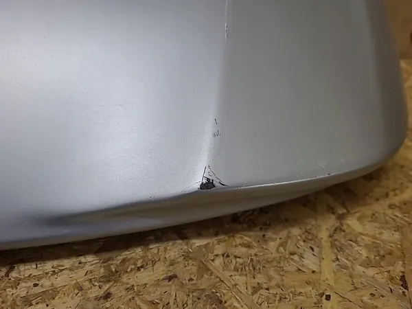 Spoiler porta-malas Toyota OEM 76085-47060 - Usado image 5