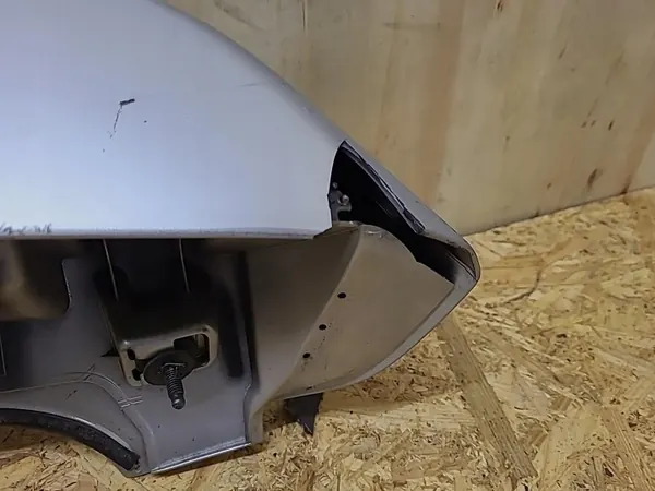 Spoiler porta-malas Toyota OEM 76085-47060 - Usado image 8