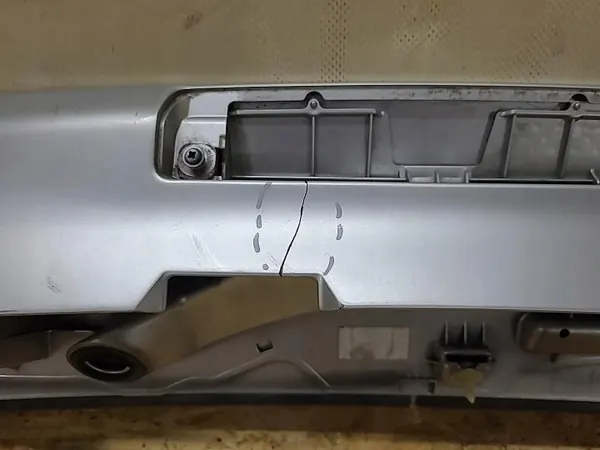 Spoiler porta-malas Toyota OEM 76085-47060 - Usado image 9