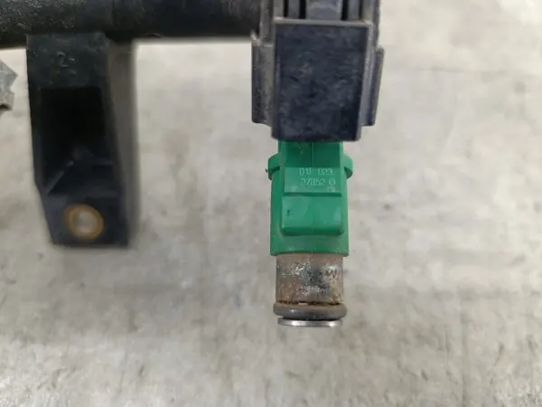 Riel de inyección OEM 01F023 9655833580 Citroen C3 image 3