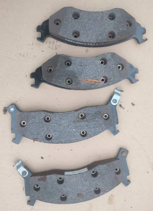 Pastilhas de travão dianteiras OEM 04773575 Chrysler image 2