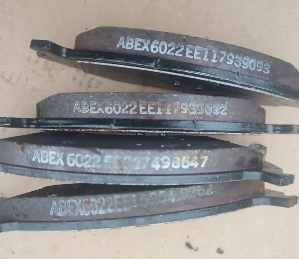 Pastilhas de travão dianteiras OEM 04773575 Chrysler image 3