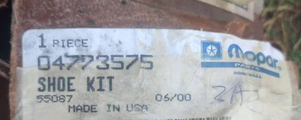 Pastilhas de travão dianteiras OEM 04773575 Chrysler image 5
