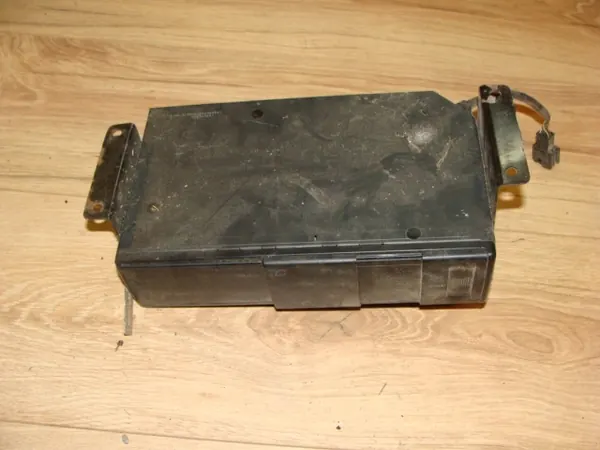 Changer de CD XQE100240 pour Land Rover Discovery 2 image 2