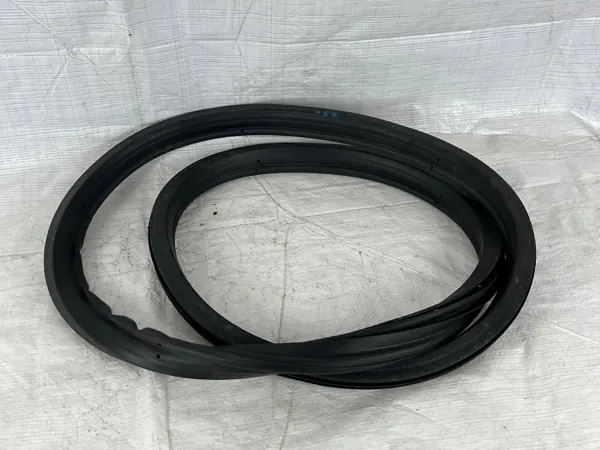 Joint de capot Porsche 911 991 OEM 99151161103 - Occasion image 2
