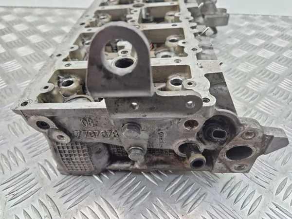 BMW Sylinterikansi OEM 7797678 N47D20C Moottorille image 5