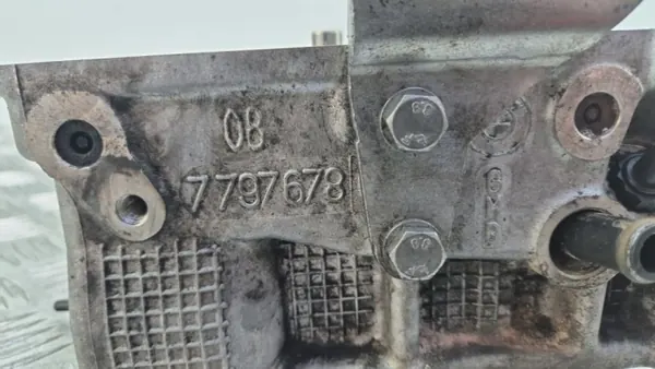 BMW Sylinterikansi OEM 7797678 N47D20C Moottorille image 9