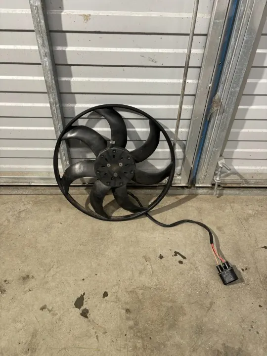 Ventilador radiador OEM 5Q0121205AP para VW Golf Sportsvan image 2