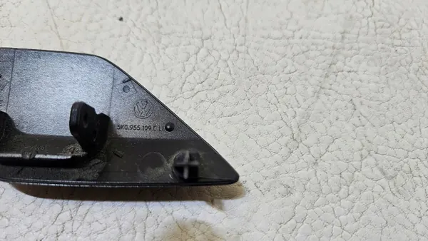 Cache de gicleur de lave-glace gauche VW Golf VI 5K0855109C image 3