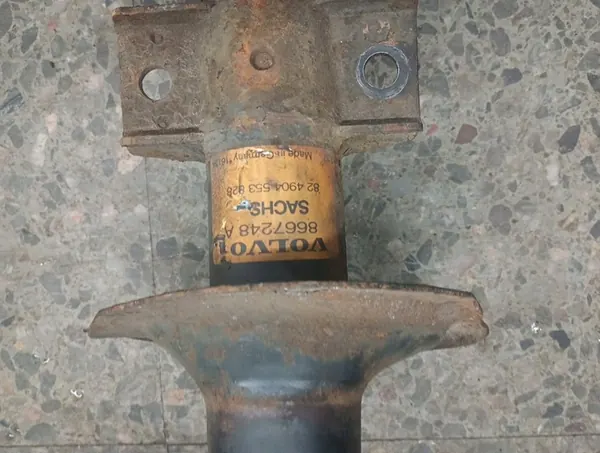 Fram höger stötdämpare Volvo S60 2003 utan fjäder OEM 8667248a image 3