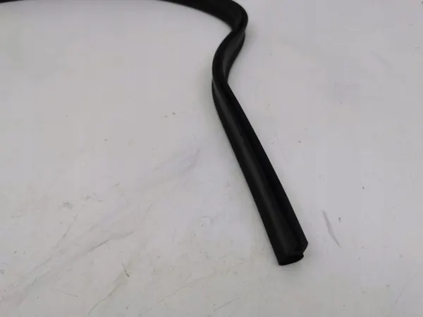 Skoda Octavia Mk4 2022 motorhuvestätsning OEM AMD128167 image 9