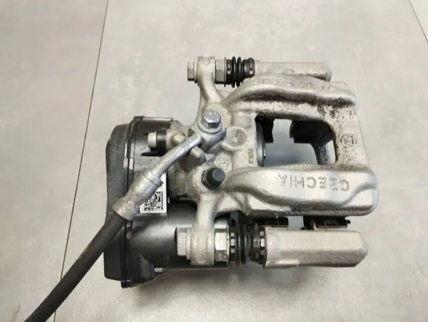 Serre-joint arrière droit Volkswagen Tiguan III OEM 3WA615406 image 2