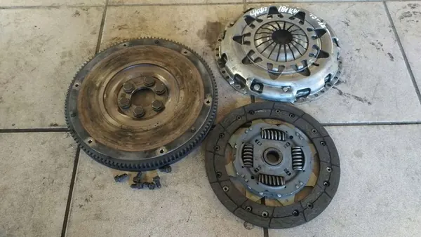 Embreagem Volkswagen Polo V 6R 2011 / Conjunto 036105269L image 8