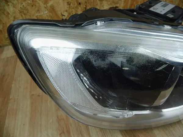 Oikea etuvalo Volvo S60 II V60 Xenon image 2