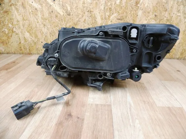 Oikea etuvalo Volvo S60 II V60 Xenon image 7