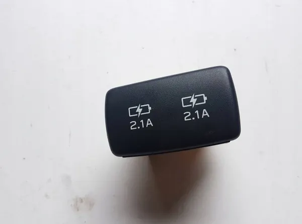 Tomada USB Subaru Forester OEM 86257SJ340 image 2