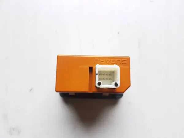 Tomada USB Subaru Forester OEM 86257SJ340 image 5