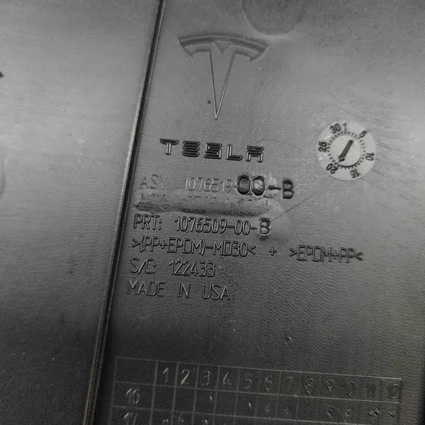 Plástico de limpador dianteiro Tesla Model X 2020 OEM 107650900B image 6